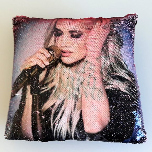 *Carrie Underwood Cry Pretty Tour 360 flip sequin pillow - Picture 2 of 4